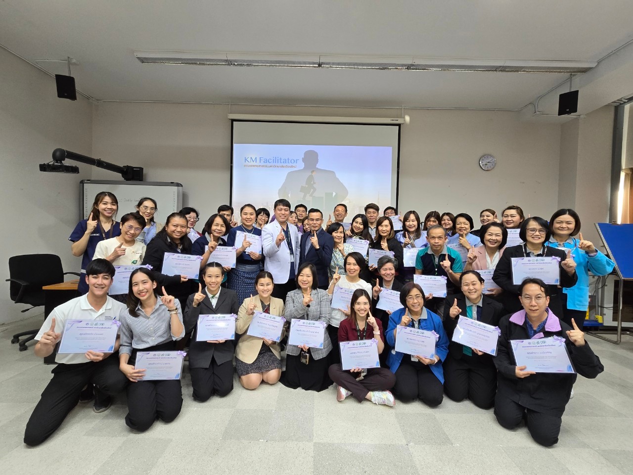 LINE_ALBUM_มอบใบประกาศ KM FA รุ่นที 1_๒๔๐๓๐๘_2